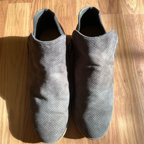 Brown Booties 🤍🤎 - Picture 2 of 7